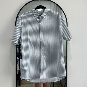 RW & Co tailored fit button up shirt